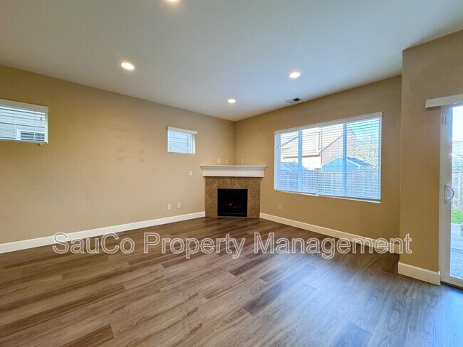 Photo - 4017 SE Lone Oak St