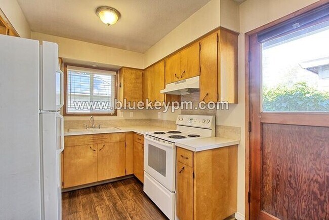 Photo - 1 Bed, 1 Bath Apartment with Yard and 1 Ca...