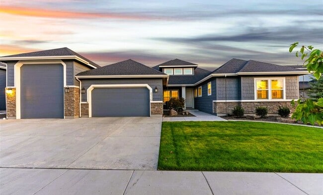 Building Photo - 4 Bedroom with RV Garage For Rent in Dry Creek Ranch