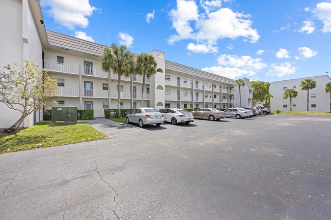 Photo - 8130 Sunrise Lakes Blvd Unidad 211
