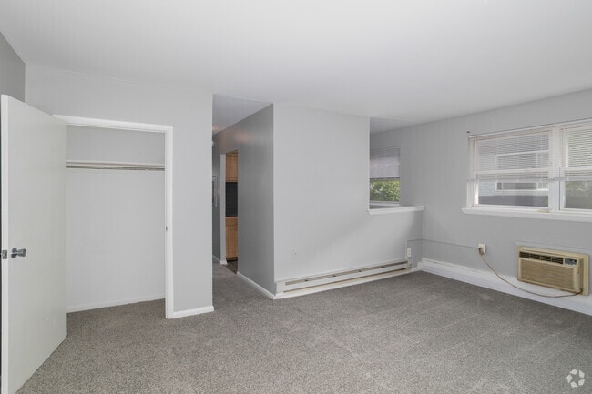 2BR, 1BA - 840SF - Living Area