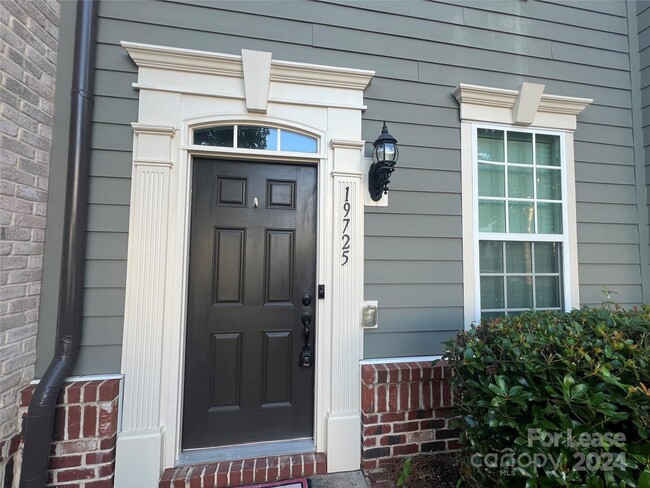 Photo - 19725 Playwrights Way Townhome