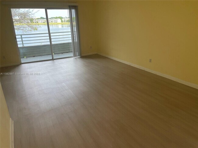 Photo - 3401 NW 44th St Unidad 201