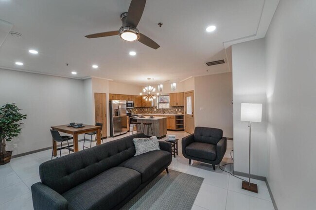 Photo - 1121 Shavano Dr