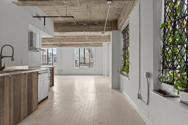 Building Photo - 710 Colorado St Unit 4H