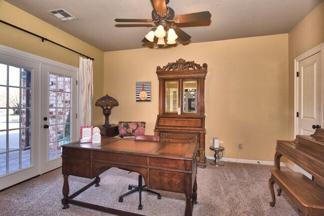 Photo - Executive Rental in JENKS Schools. Impecca...