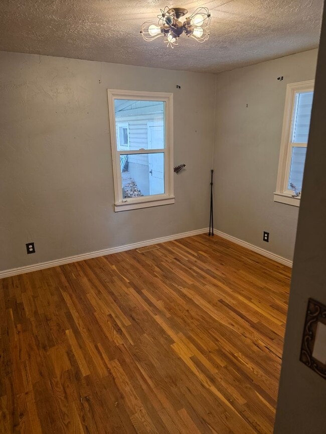 Photo - Charming 4 bed 2 bath home