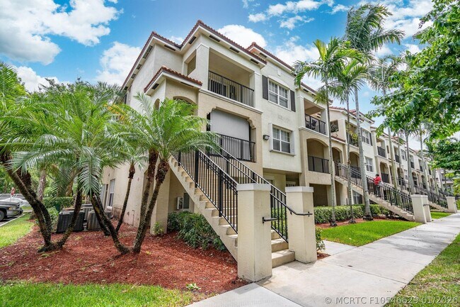 Building Photo - 5840 W Sample Rd Unit 301
