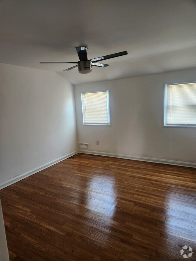 Building Photo - 7906 Wallace Rd Rental
