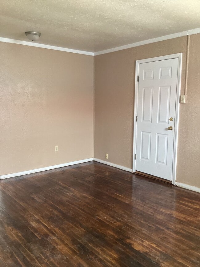 Photo - Newly Updated 2 bedroom Close to Morrison Park and High School!  Pets Welcome Upon Approval!