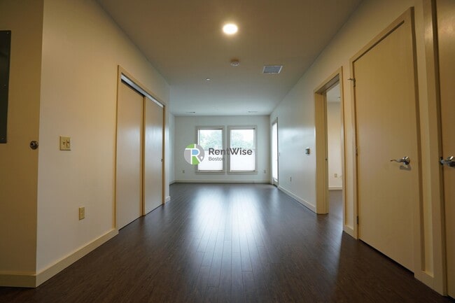 Building Photo - 400 Langley Rd Rental