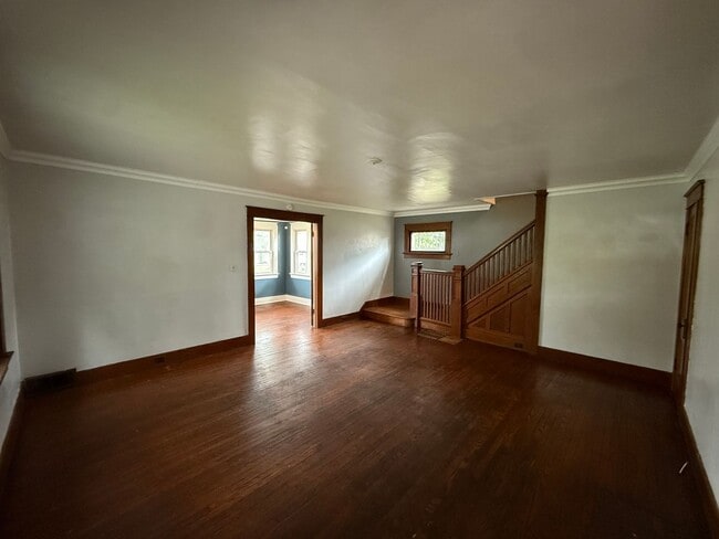 Photo - 403 Englewood Ct