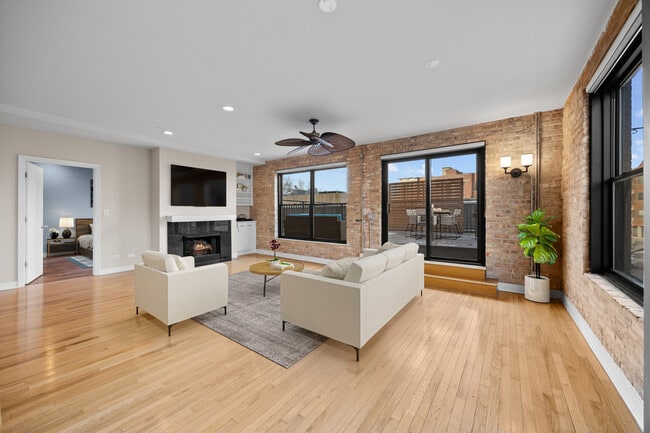 Photo - 1635 W Belmont Ave