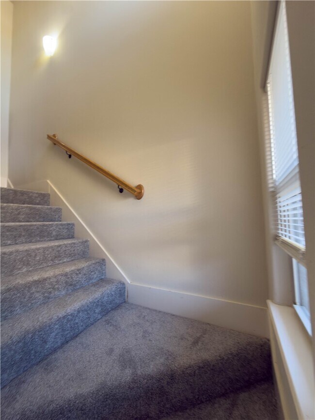 Photo - 902 Oakwood Ln