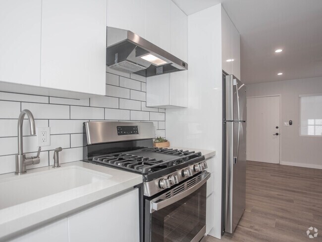 Studio-397 SF - 3240 Fay