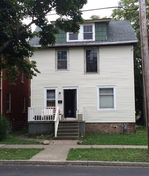 907 Ferry Ave