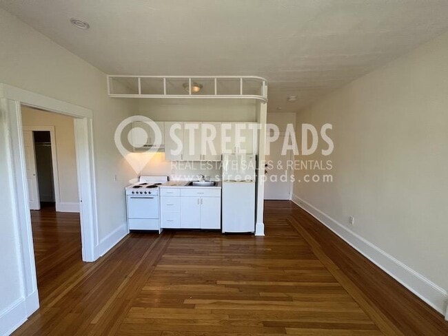 Building Photo - 1 bedroom in Brookline MA 02446 Rental