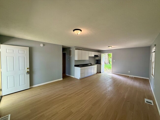 3 Bed 1 Bath Home - Vouchers Accepted - 3 Bed 1 Bath Home - Vouchers Accepted