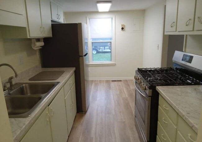 Building Photo - Two Bedroom Home Available for Rent!