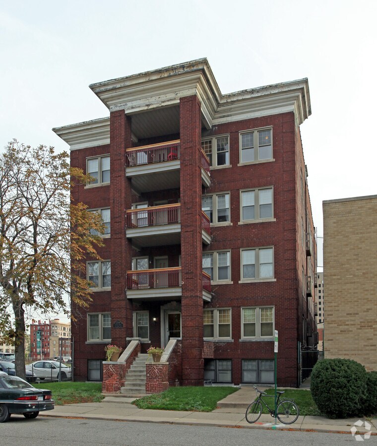 Cass Park Apartments - Cass Park Apartments