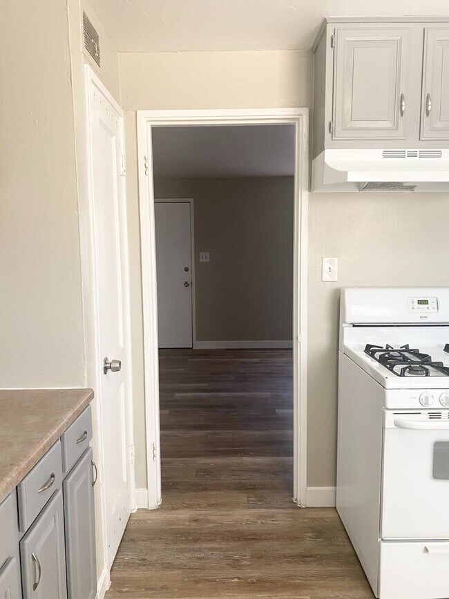 Walk up, 2 Bedroom with a fenced in backya... Apartment Colorado Springs, CO
