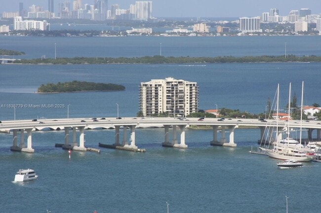 Building Photo - 300 S Biscayne Blvd Unit T3511-T3511 Rental