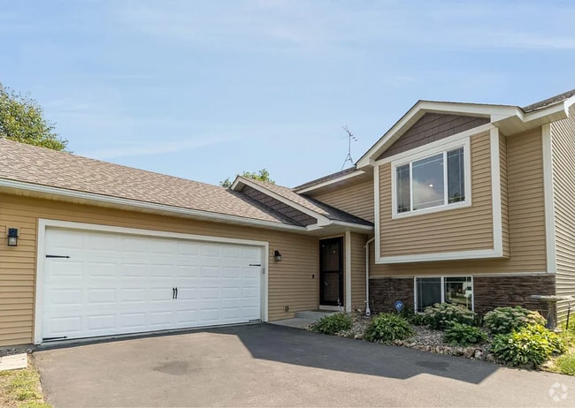 Building Photo - Check out this 4 BR 2 Bath single family h... Rental