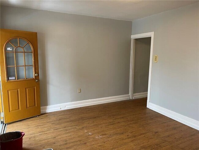 Photo - 2042 Straubs Ln