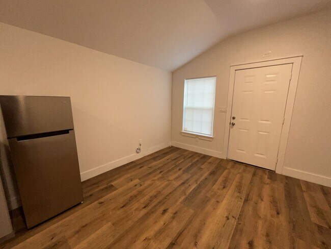 Photo - 224 Everton St Unit Back