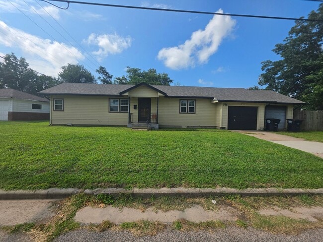 Photo - 2 Bed, 1 Bath Home in Shawnee!