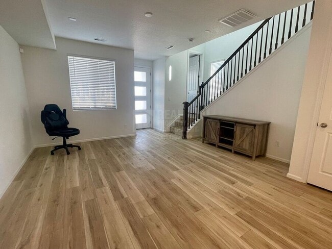 Photo - 5066 Deviation Pt