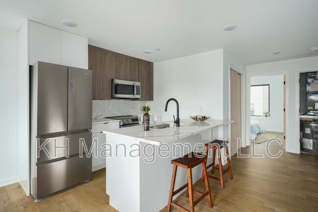 Photo - 630 Moore St