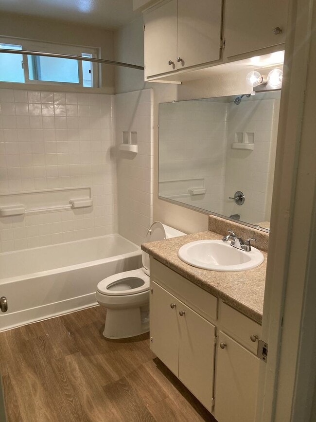 Photo - Lassen Villa Apartments