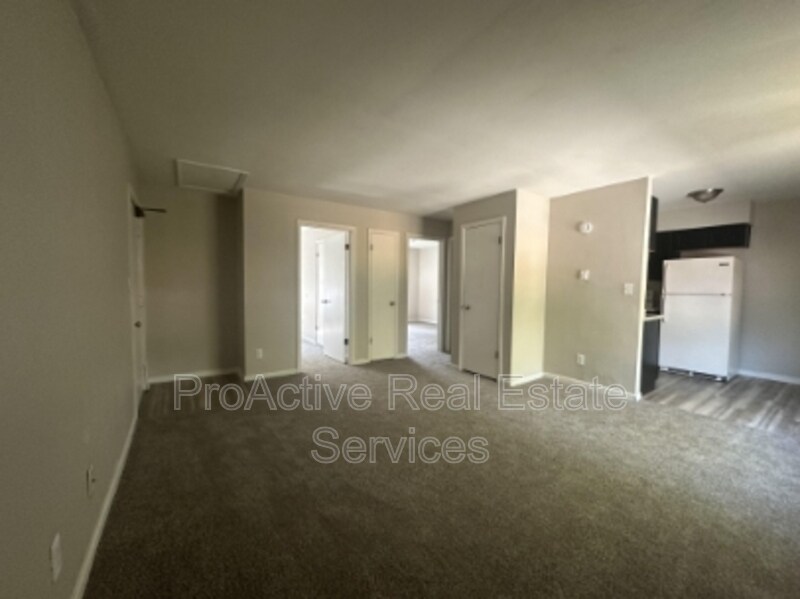 Photo - 1436 Picadilly St