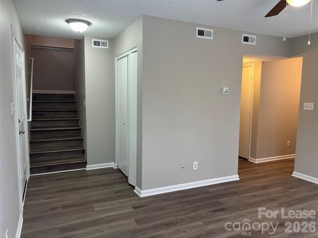 Photo - 1000 Mt Holly-Huntersville Rd
