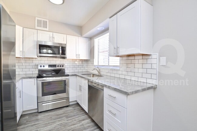 Photo - 645 N Arrowhead Dr