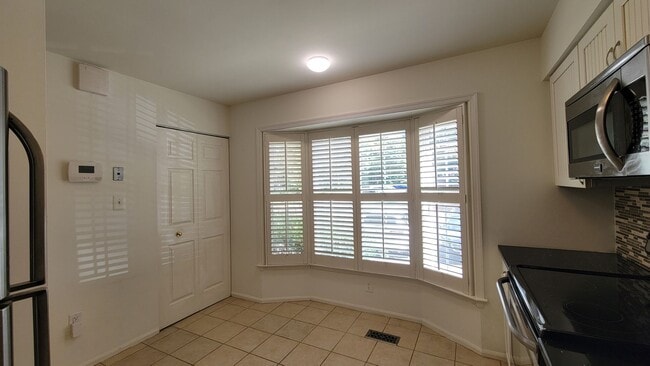 Photo - Beautiful 3 Bed, 3.5 Bath Brick Townhouse ...