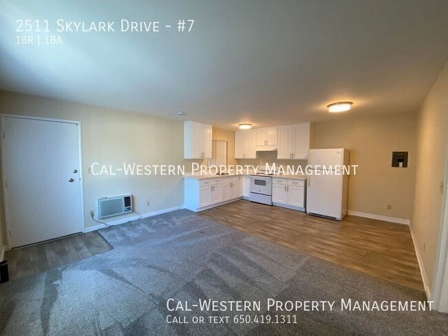 Building Photo - 2511 Skylark Dr Unit #7