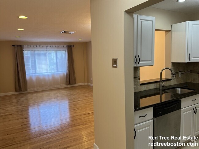 Building Photo - 276 Chestnut Hill Ave Unit 5 Rental