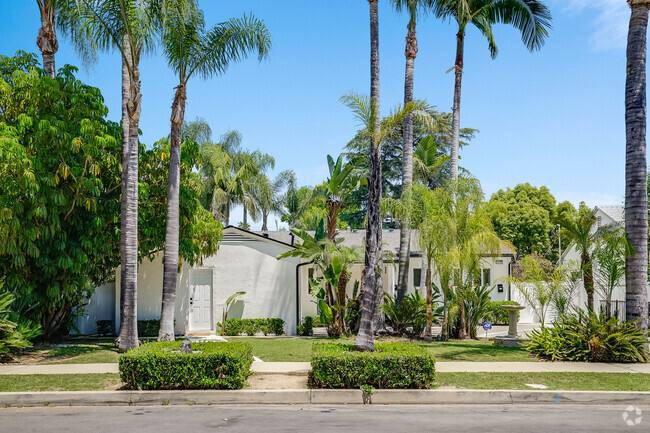 Building Photo - 7008 Encino Ave Rental