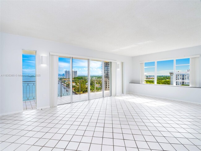 Photo - 11111 Biscayne Blvd Unidad 12G
