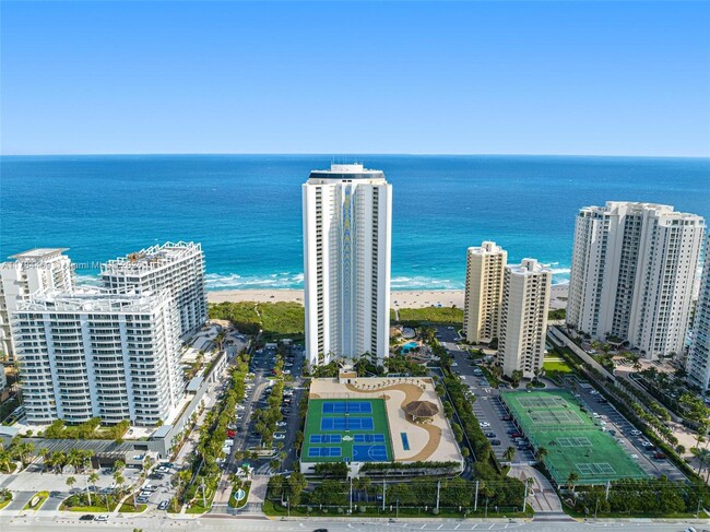 Photo - 3000 N Ocean Dr Unidad 24G Rental