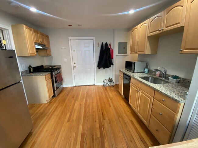 Photo - 224 Hanover St Unit 4