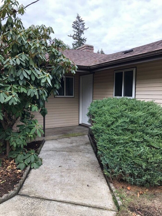 Parkland 3bdr 1.5 bath w/ fenced back yard Rental House Rental in