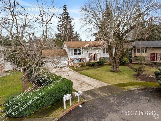 Building Photo - Charming two-story duplex nestled in a cul... Rental