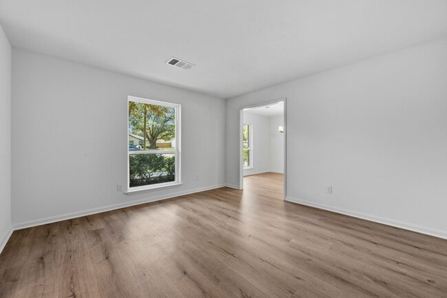 Photo - 210 Ridgemont Dr