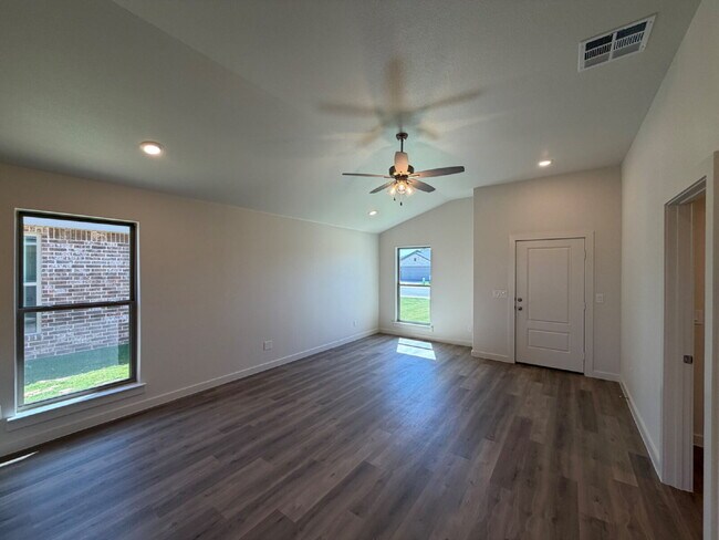Beautiful New Build Home in Frenship ISD!