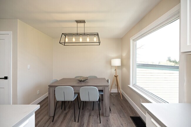 Photo - 1538 W 45th St