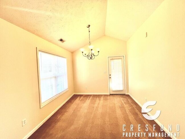 Photo - COZY AND CONVENIENT MINUTES FROM FT. BRAGG!