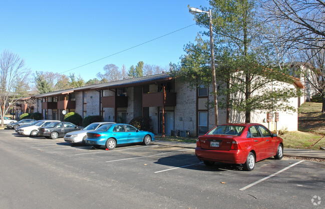 Foxcroft Apartments - Foxcroft Apartments